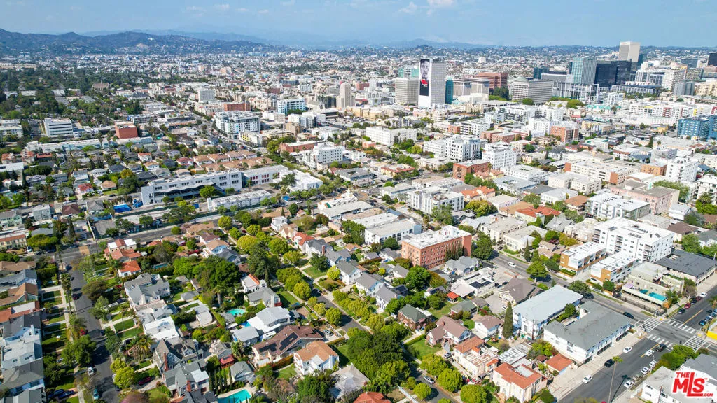 858 Westchester Place, Los Angeles, California 90005 home-pic-56